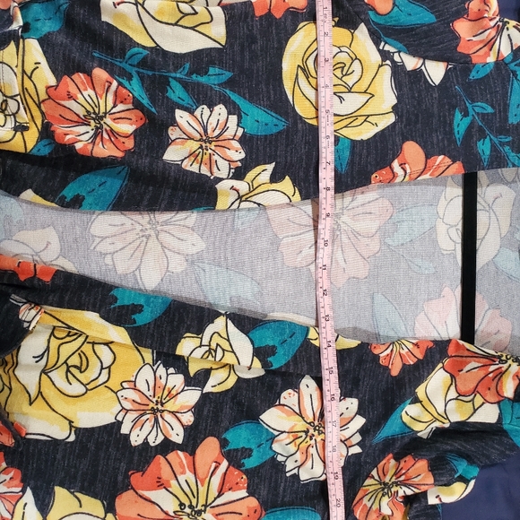 Gorgeous Floral Lularoe Comfy Sarah - Picture 5 of 5